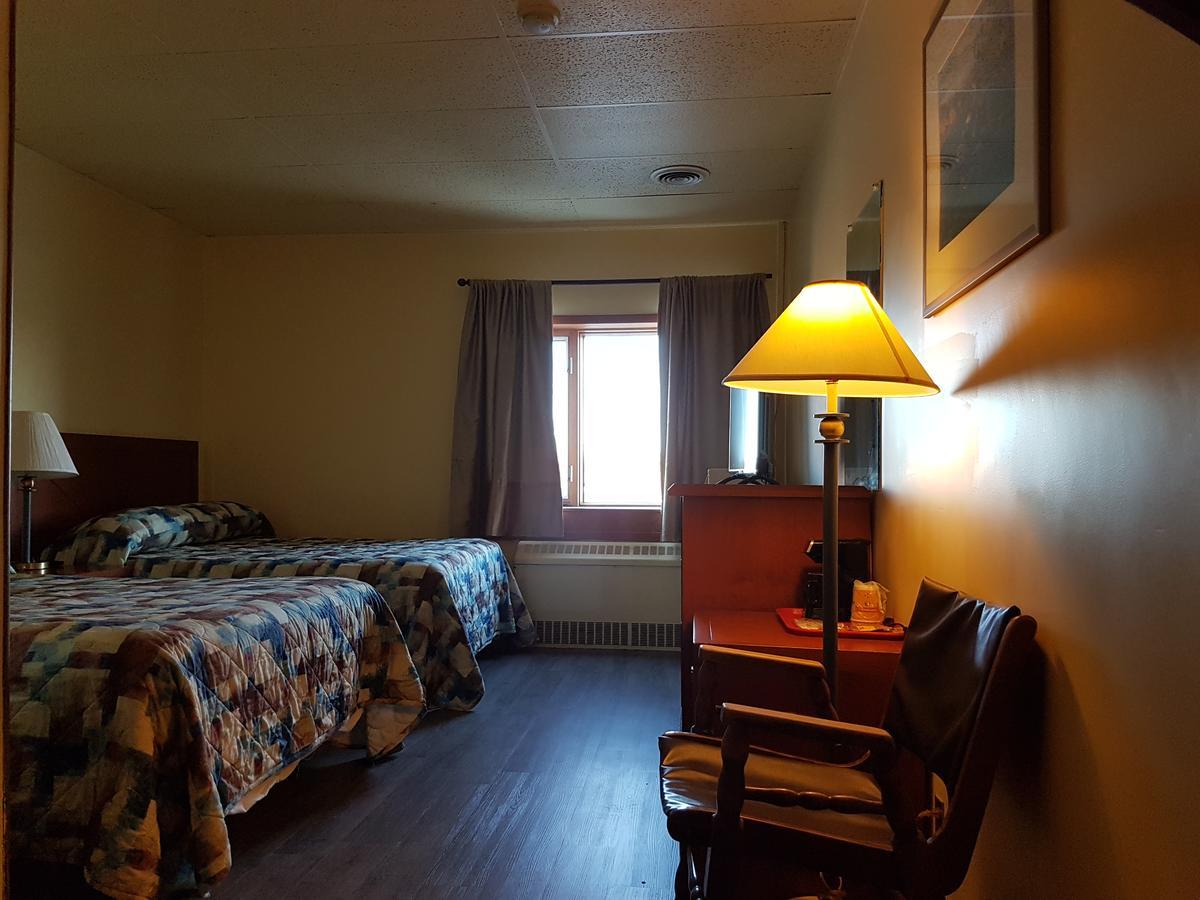 Beaver Hotel North Battleford Dış mekan fotoğraf