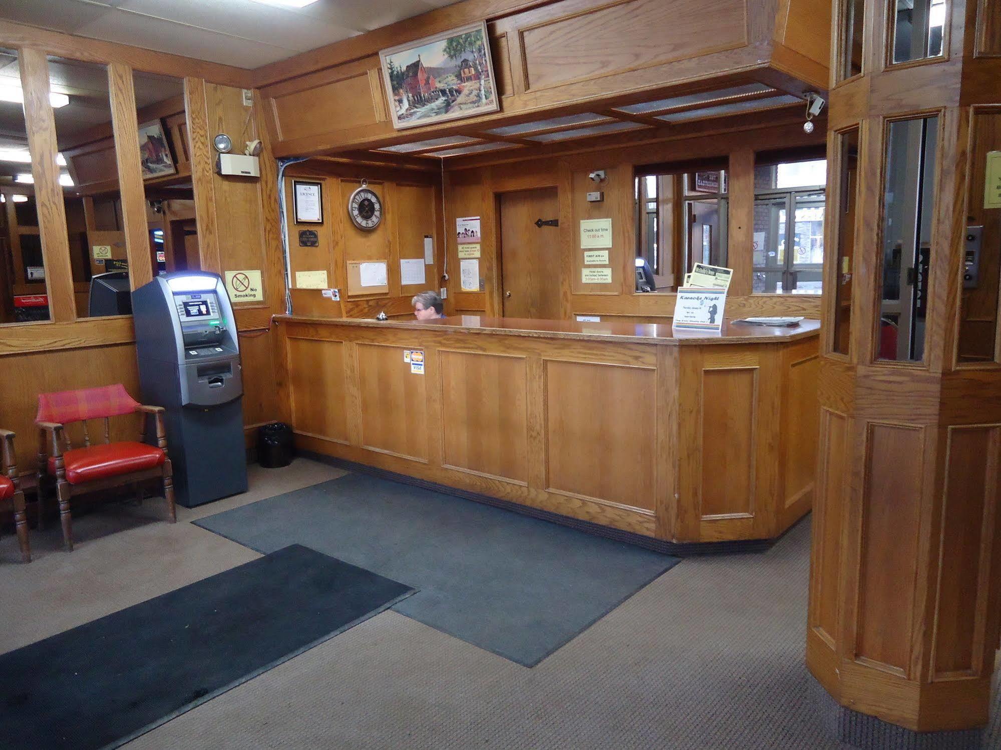Beaver Hotel North Battleford Dış mekan fotoğraf