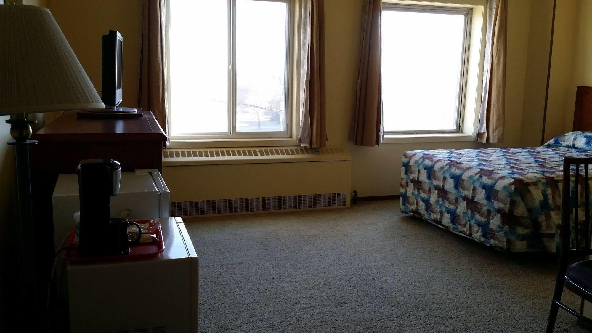 Beaver Hotel North Battleford Dış mekan fotoğraf