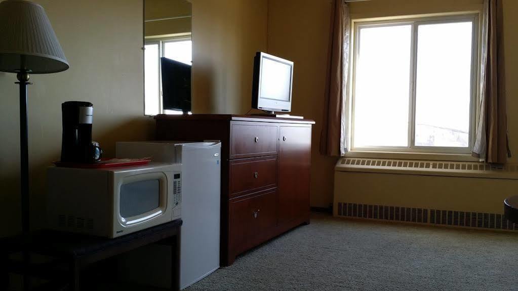 Beaver Hotel North Battleford Dış mekan fotoğraf