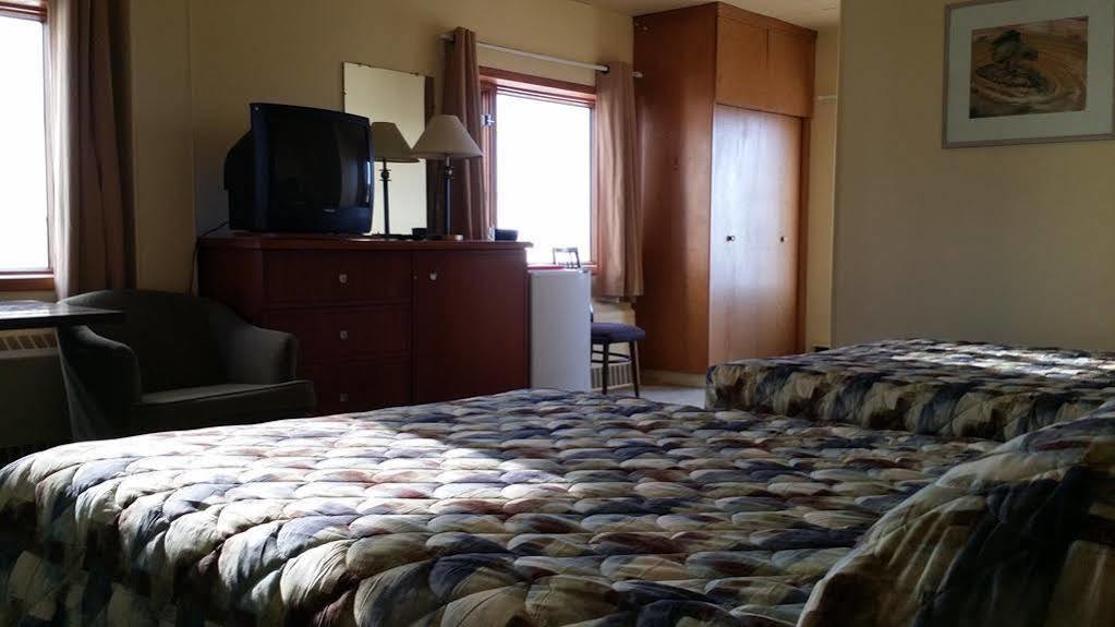 Beaver Hotel North Battleford Dış mekan fotoğraf